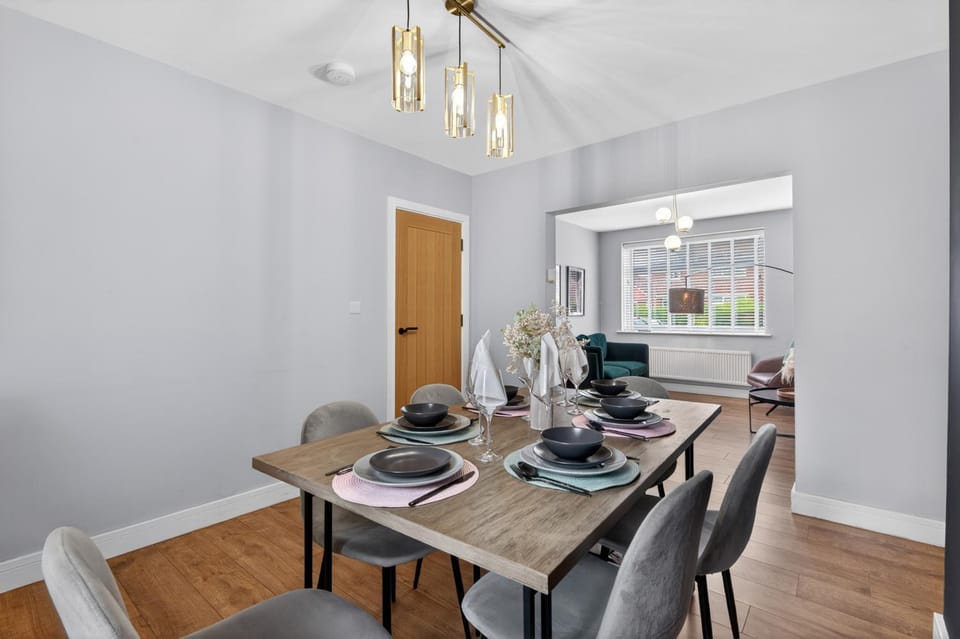 Living room, Seating area, Dining area