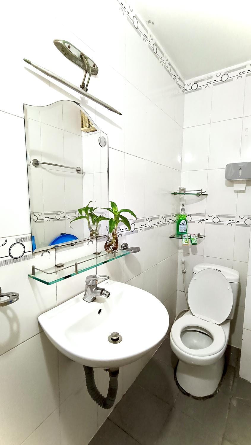 Shower, Toilet