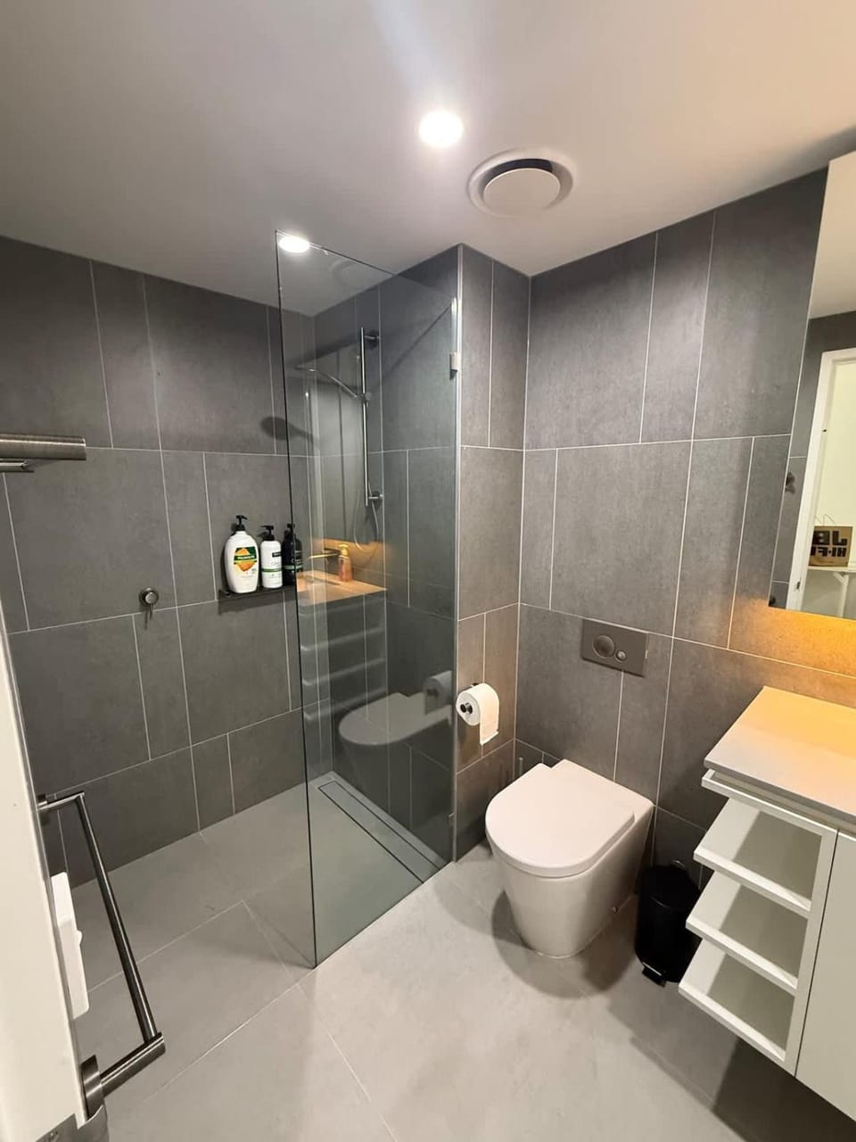 2BR-2BR-1Car-Sleeps 6 CBD Pool Apartment in Canberra