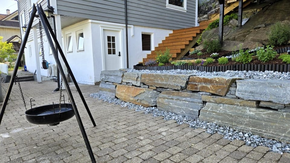 Facade/entrance, BBQ facilities, Garden