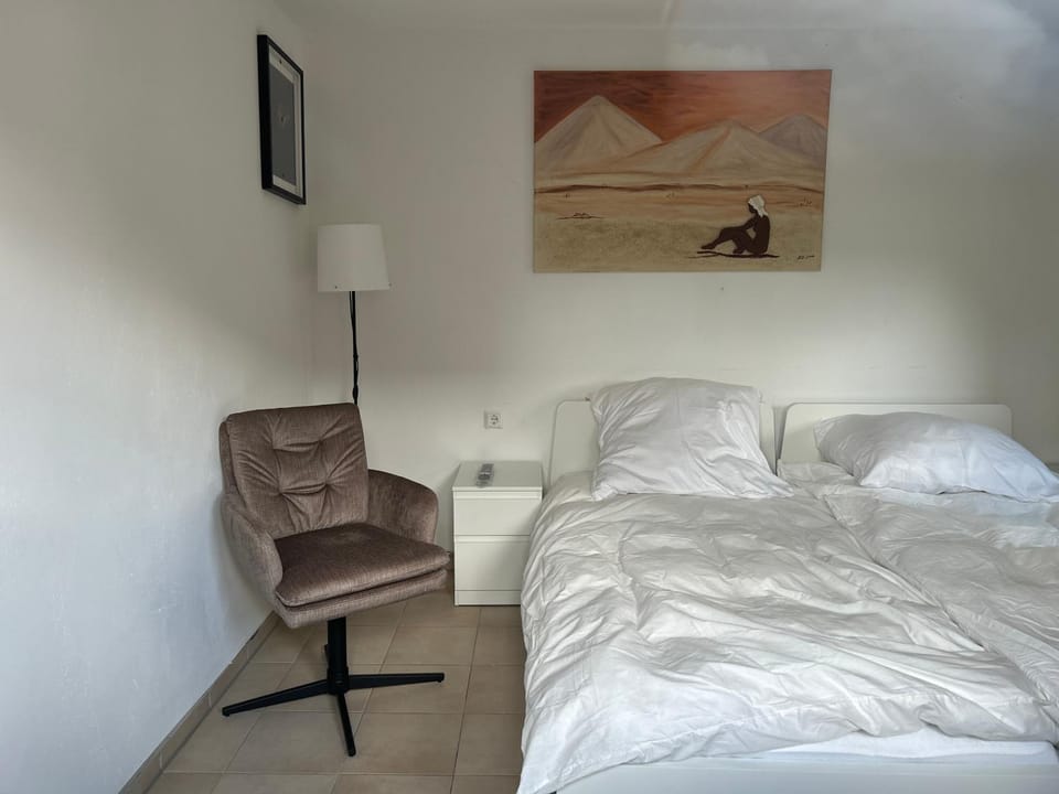 Bed, Photo of the whole room, Seating area, Bedroom