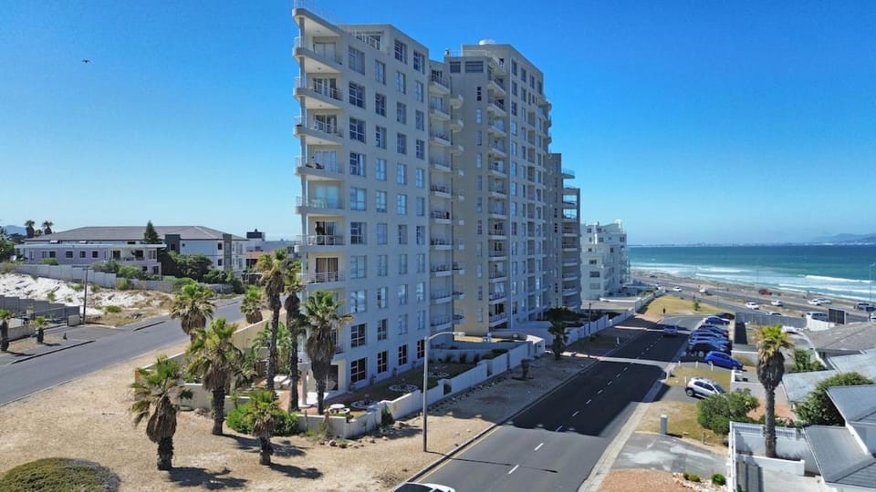The Bay Oceanfront 2 Bedroom Stay with Pool Apartment in Cape Town