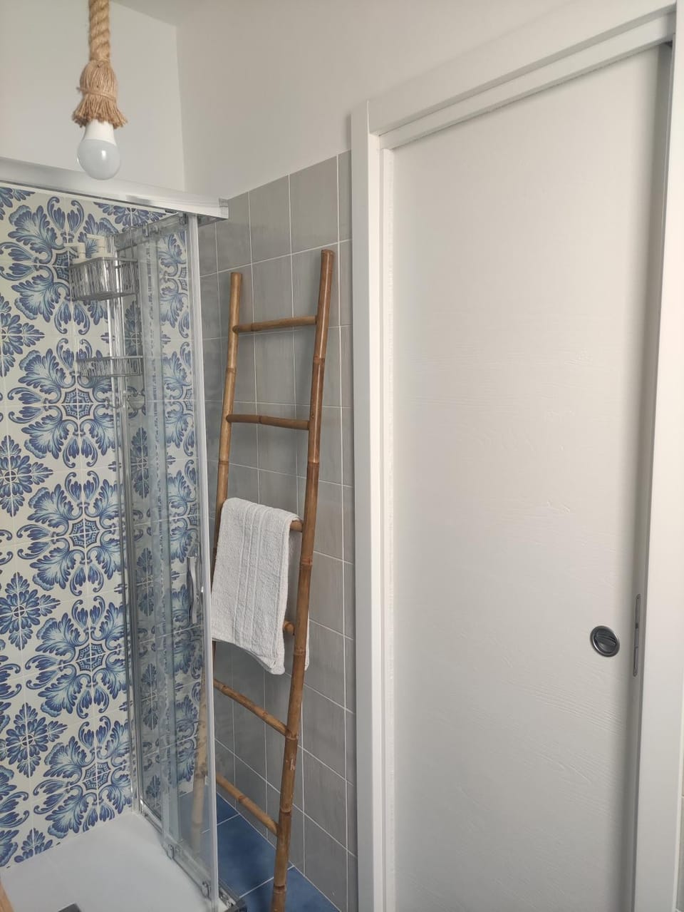 Shower, towels