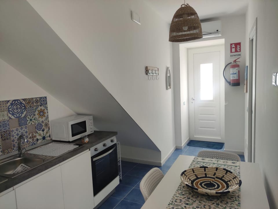 Kitchen or kitchenette, oven