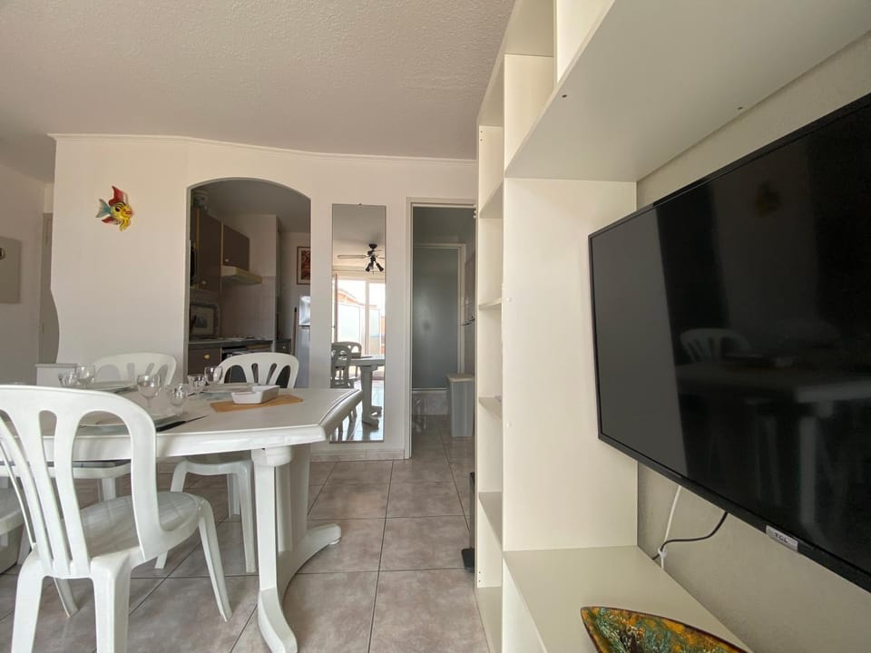 Appartement 50 m de la plage vue mer Apartment in Occitanie
