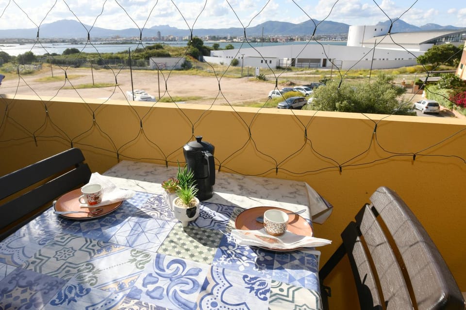 Natural landscape, View (from property/room), Balcony/Terrace, Dining area