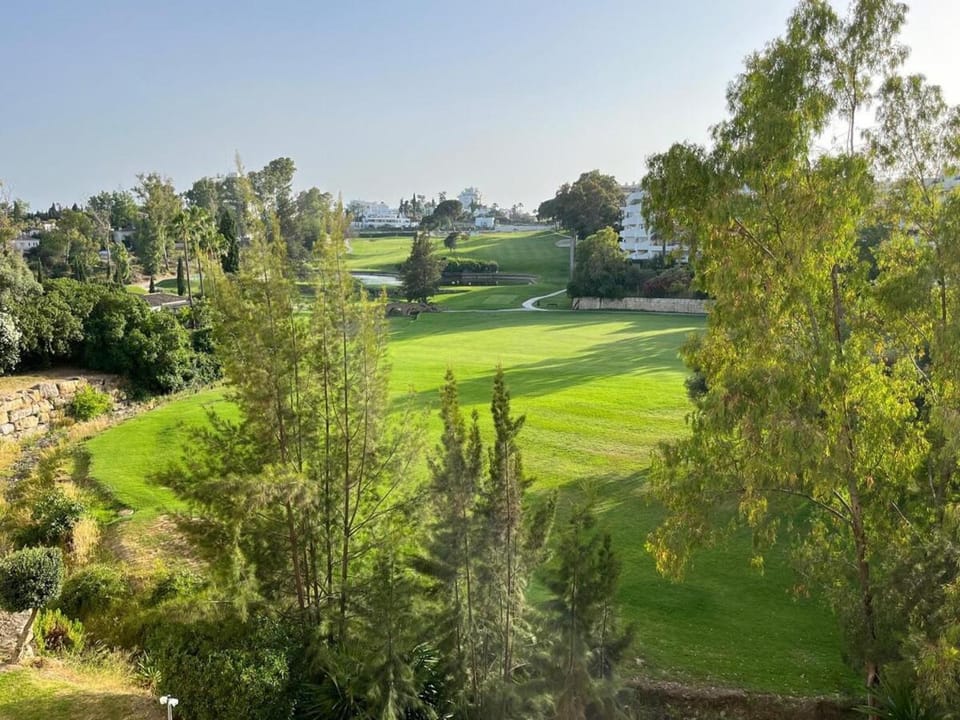 Frontline Golf Apartment Apartment in San Pedro de Alcántara