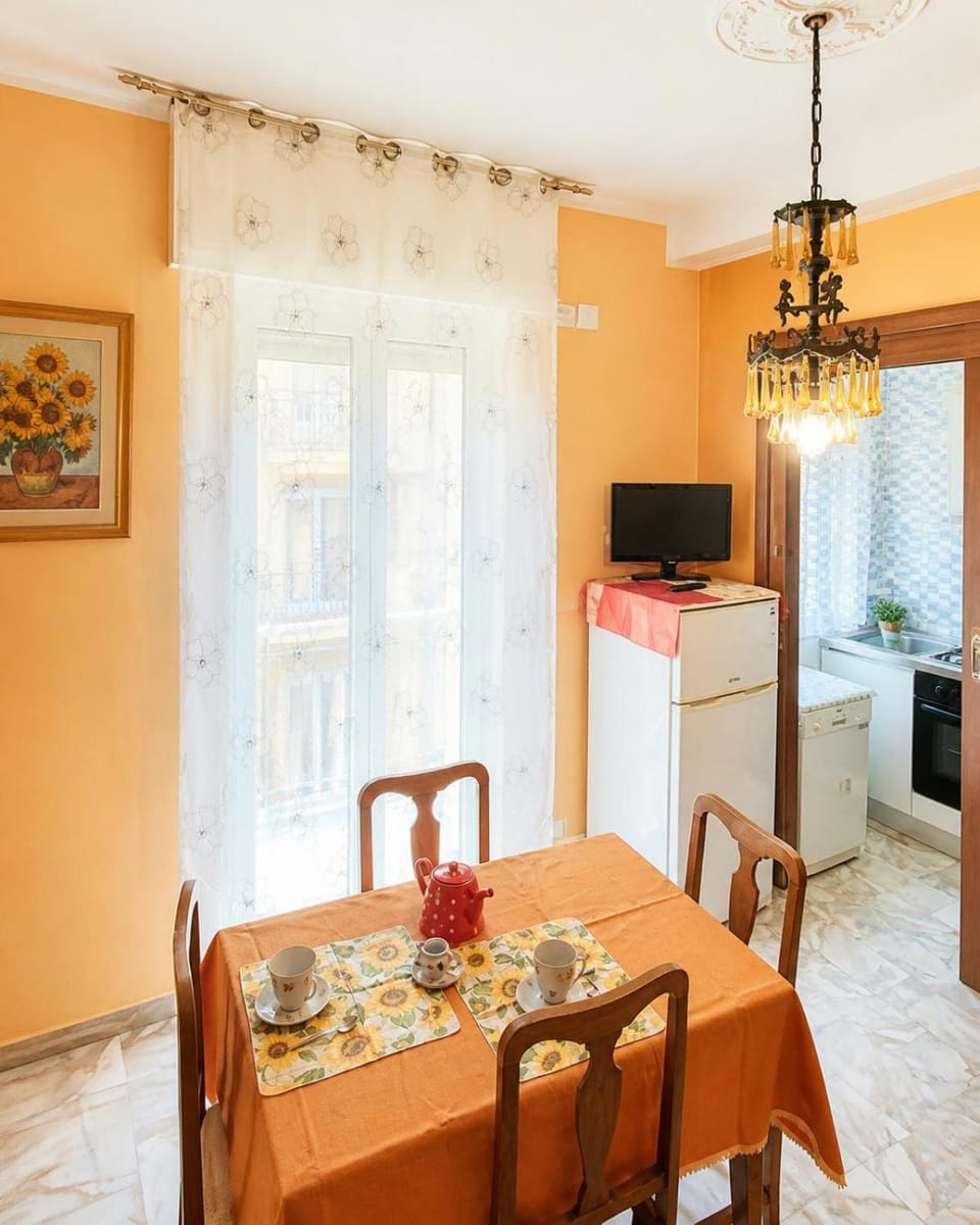 TV and multimedia, Living room, Dining area
