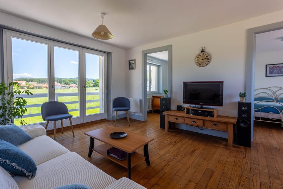 Communal lounge/ TV room, TV and multimedia, Living room