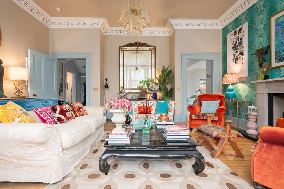 Living room, Seating area, furniture