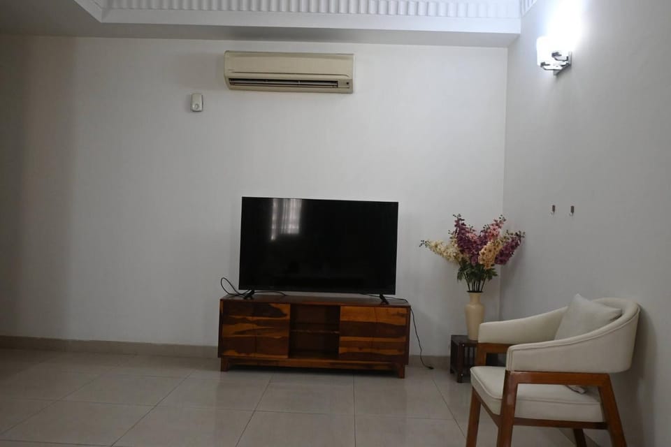 Communal lounge/ TV room, TV and multimedia, Living room