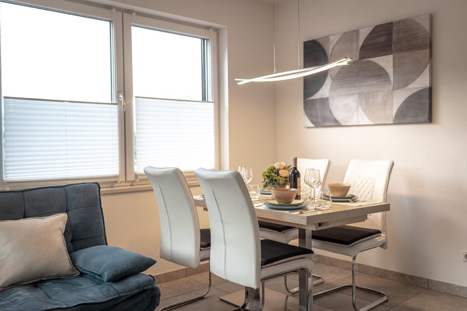 Living room, Seating area, Dining area