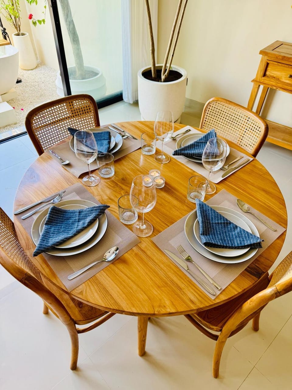 Seating area, Dining area