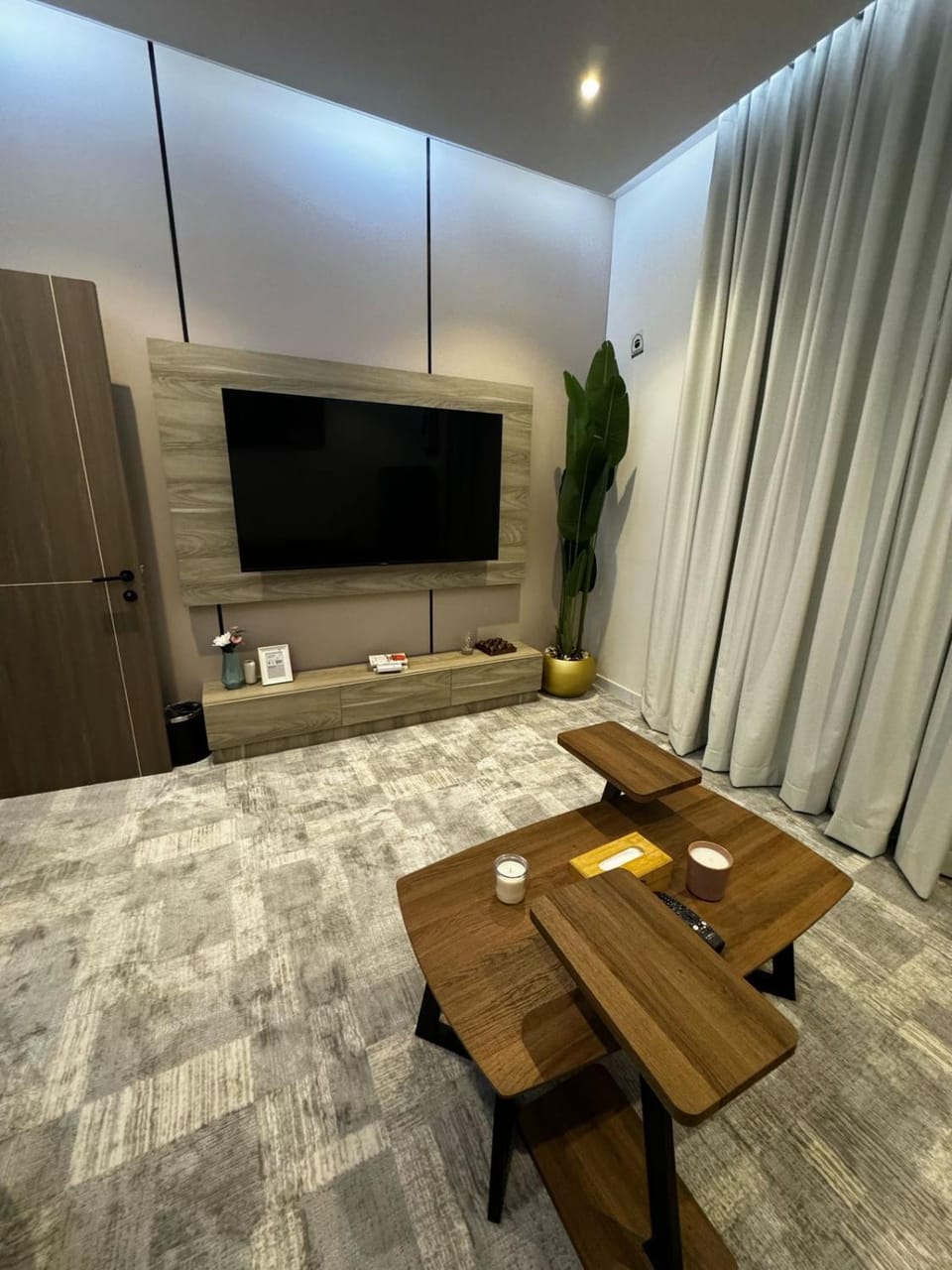 Living room, Seating area, Evening entertainment