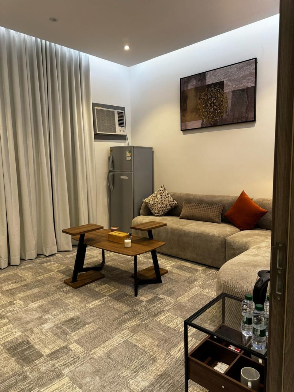 Kitchen or kitchenette, Living room, Seating area, minibar