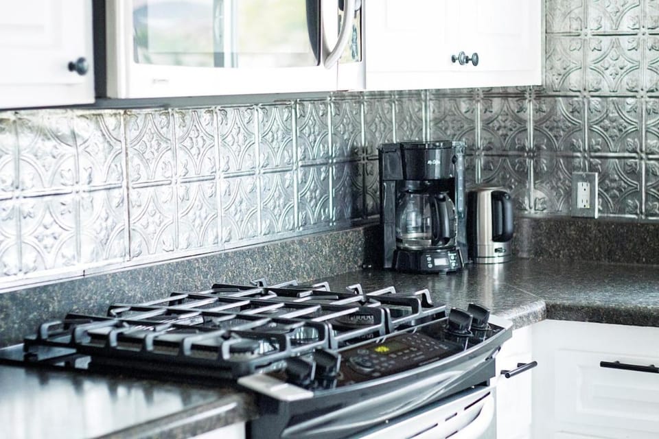 Getaway Beach Bungalow - Kid and Pet Friendly House in Carlsbad