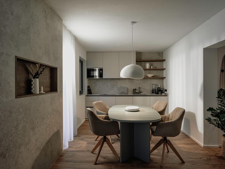 Kitchen or kitchenette, Dining area