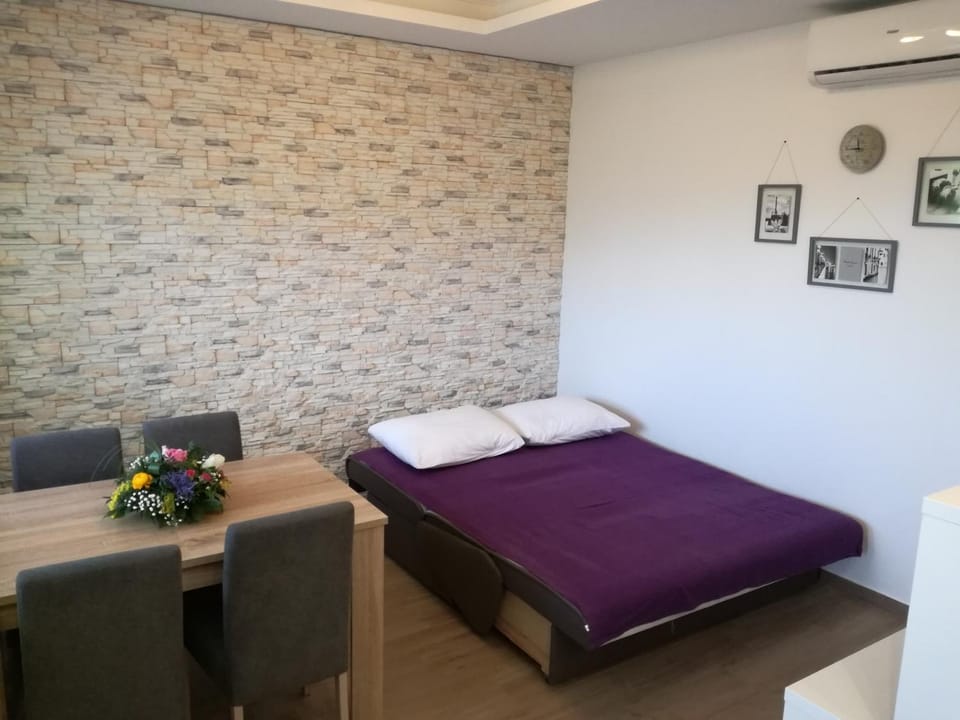 Bed, Living room, Seating area