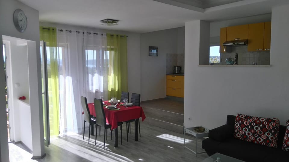 Living room, Seating area, Dining area
