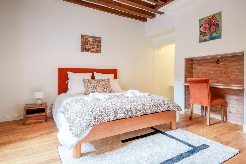Bed, Photo of the whole room, Bedroom