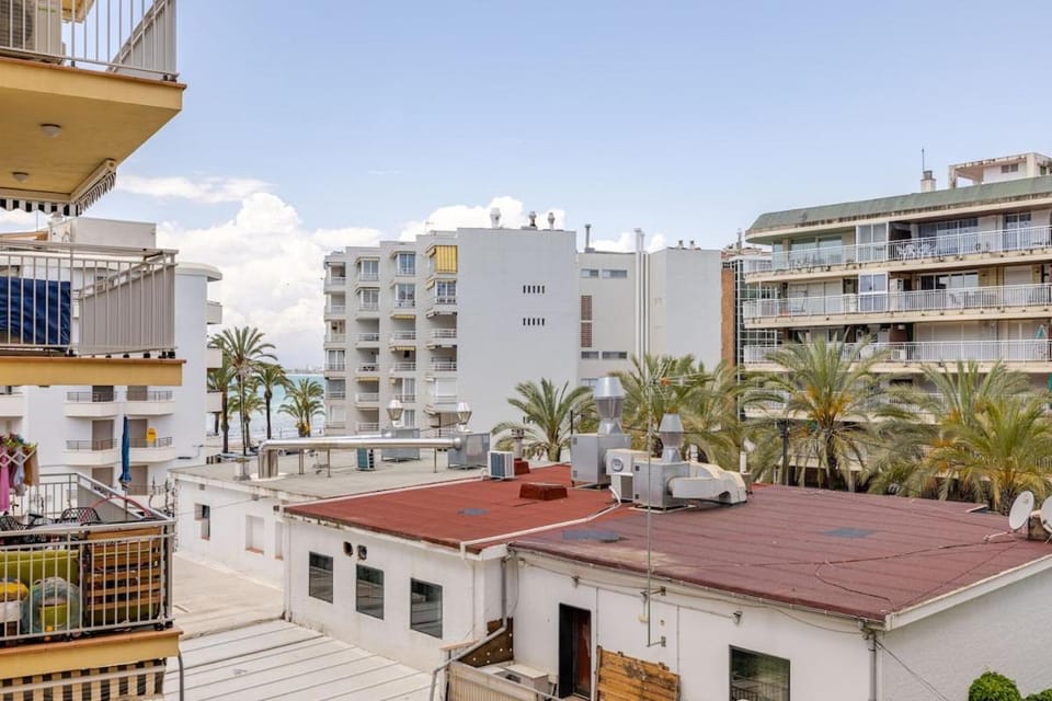 Morning Coffee by the Sea 1 BR Between Capellans and Llevant Beaches Apartment in Salou