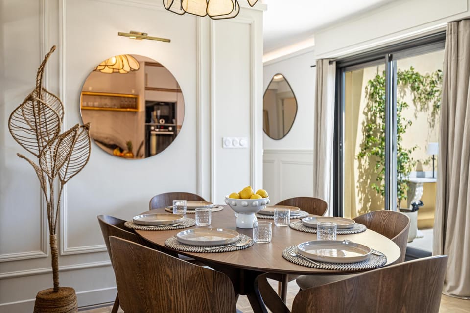 Seating area, Dining area