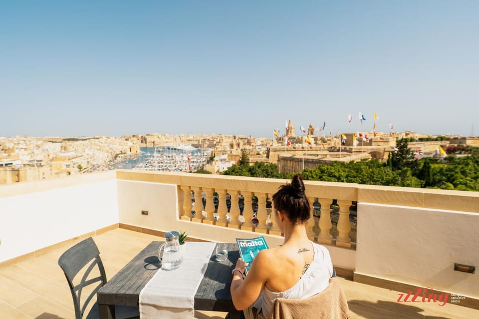 Balcony/Terrace, City view