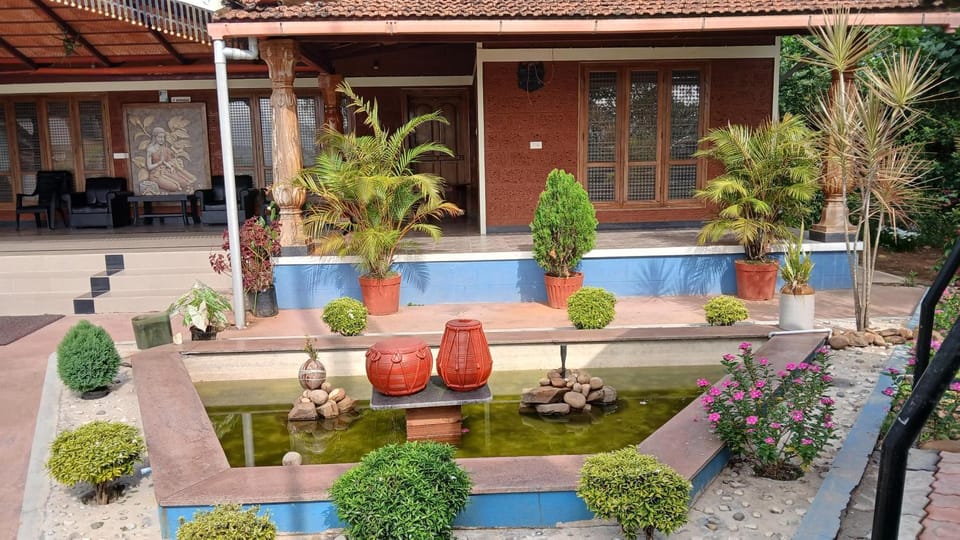 Property building, Facade/entrance, Garden, View (from property/room), Garden view