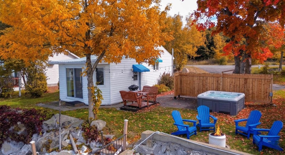 Chalet Loft #4 Waterfront with Spa, Fireplace and Wifi Chalet in Maine