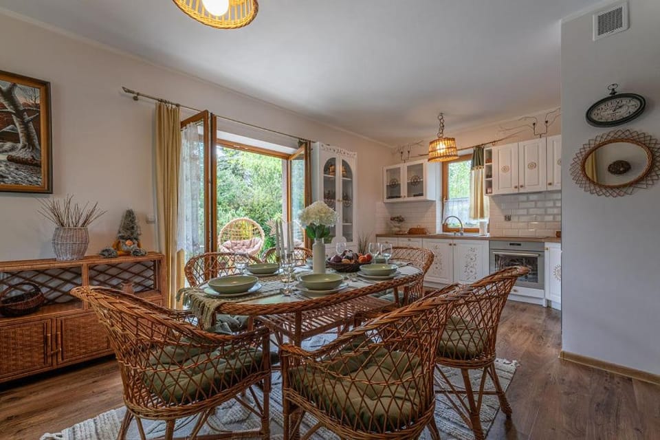 Kitchen or kitchenette, Living room, Seating area, Dining area, pet friendly