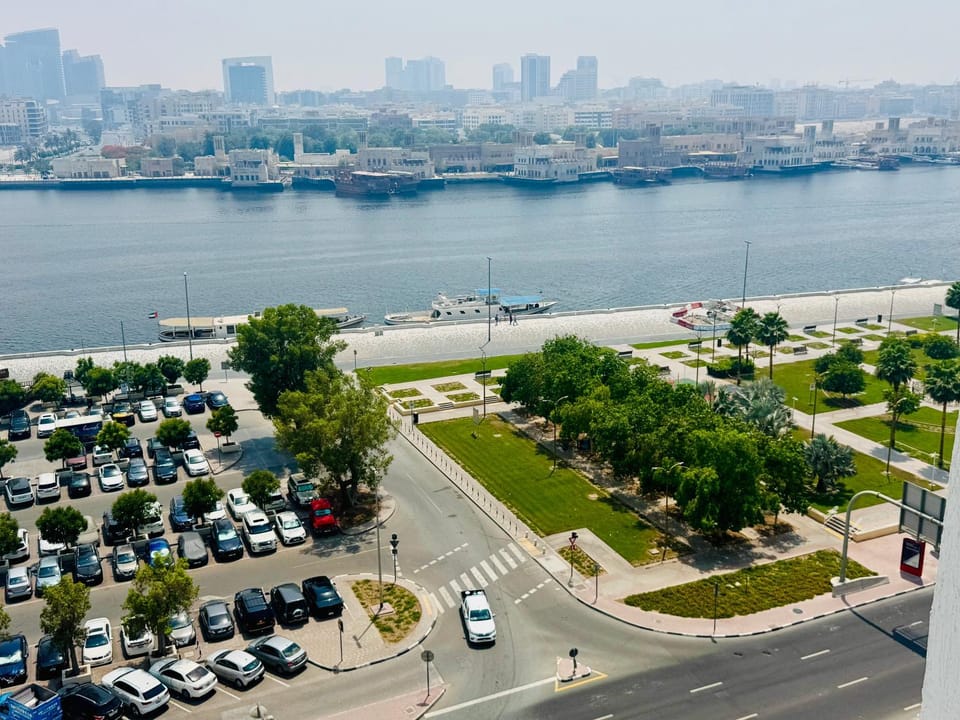 Day, Natural landscape, City view, Lake view, River view, Sea view, Location, Parking