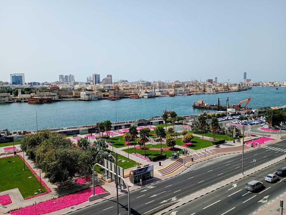 Day, City view, Lake view, River view, Sea view, Location, Parking