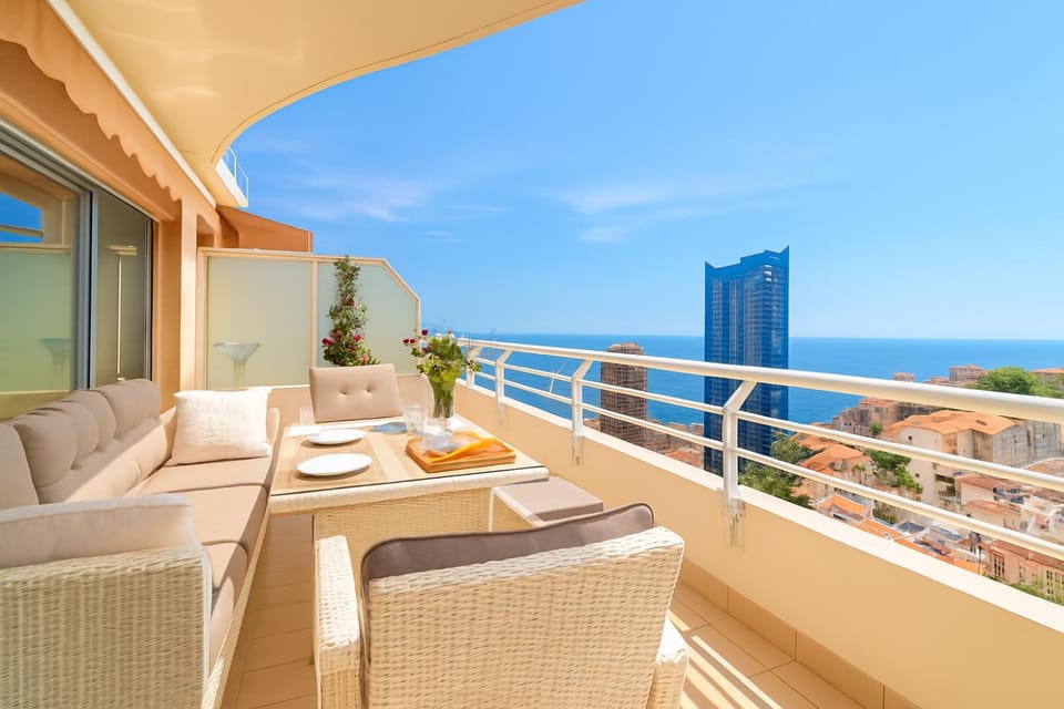 High-End Residence with Pool and Panoramic Views House in Avenue du Carnier