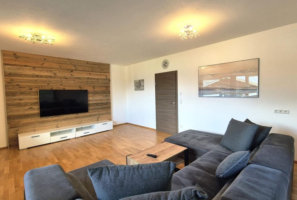 Communal lounge/ TV room, TV and multimedia, Living room