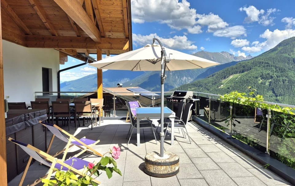 Balcony/Terrace, Seating area, Mountain view