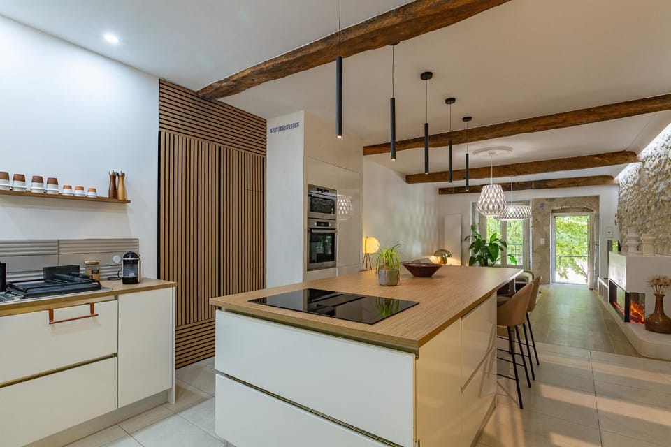 Kitchen or kitchenette, Living room