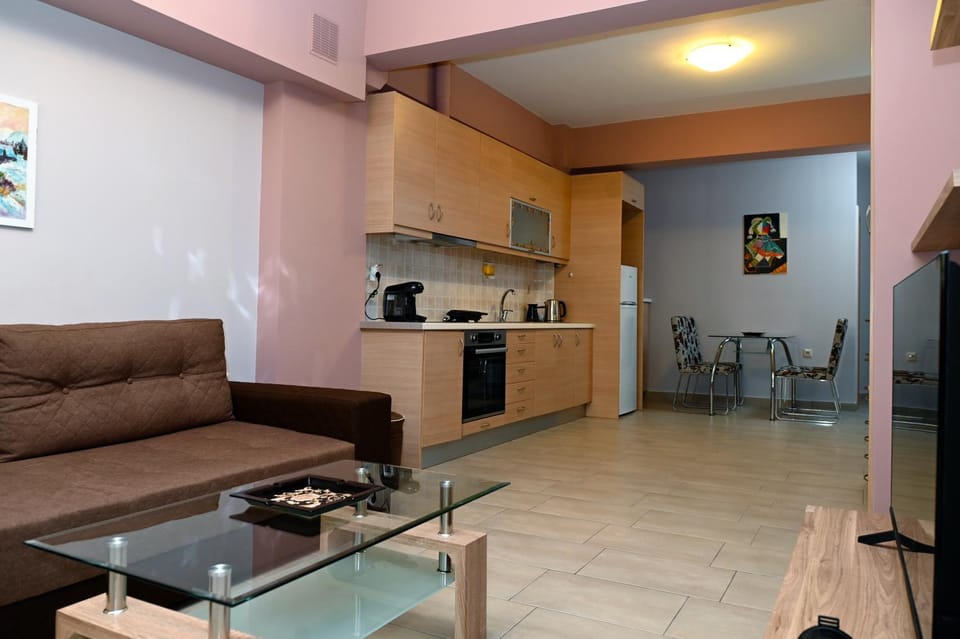 Kitchen or kitchenette, Living room, Seating area, Dining area, oven, stove
