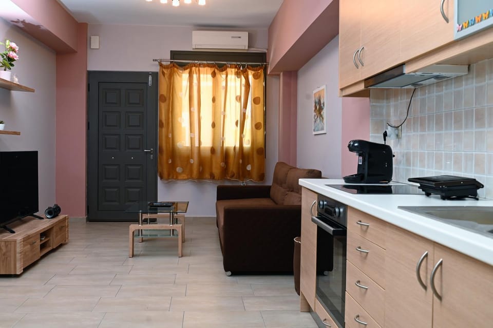 TV and multimedia, Kitchen or kitchenette, Living room, Seating area, Dining area, oven, stove, air conditioner