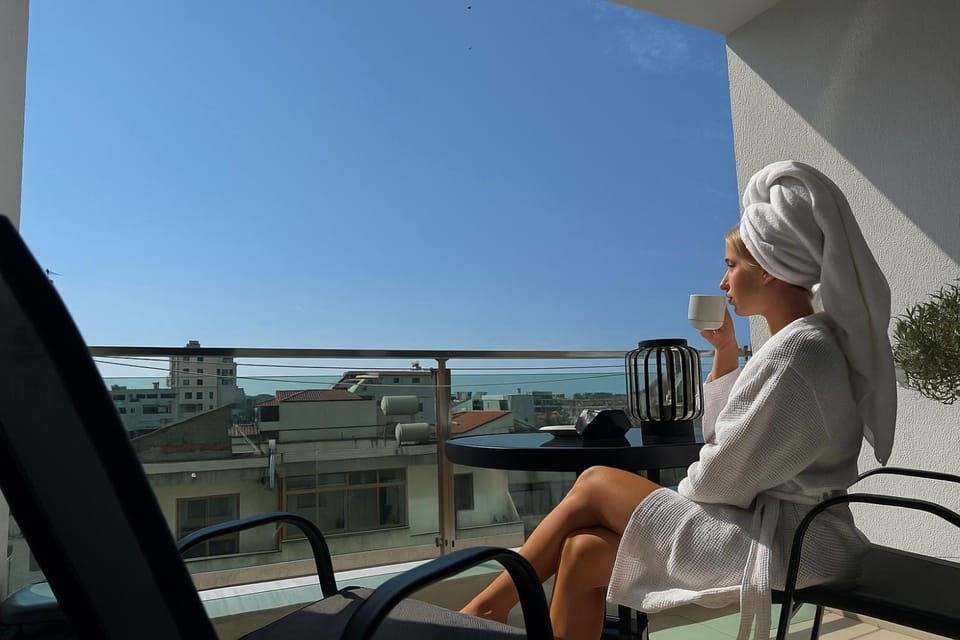 People, Balcony/Terrace