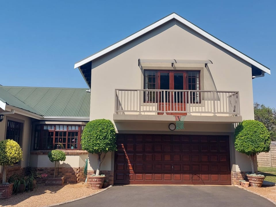 Property building, Patio, Balcony/Terrace