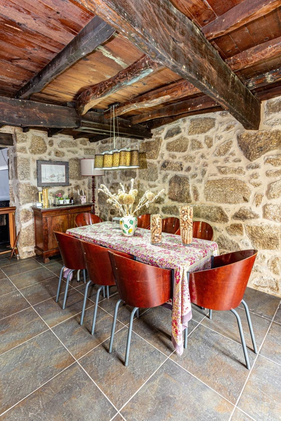 Restaurant/places to eat, Living room, Banquet/Function facilities, Seating area, Dining area