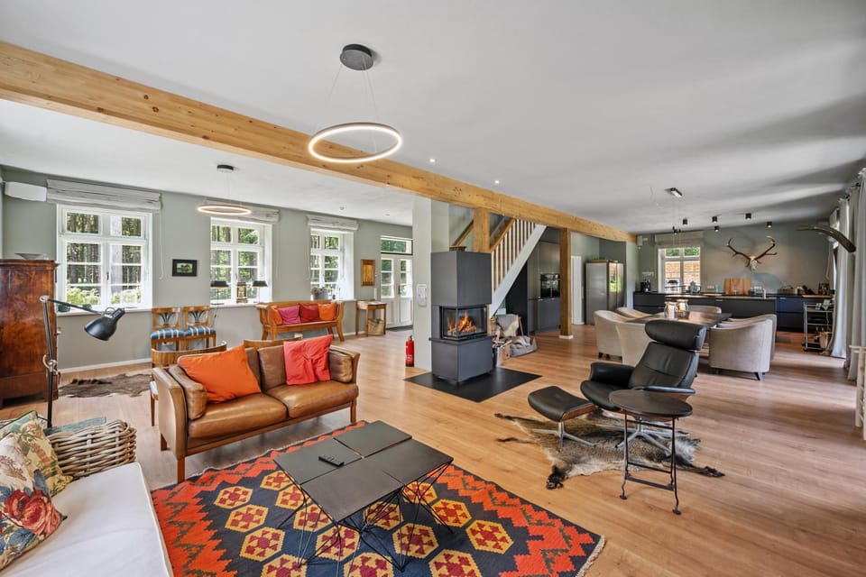 Living room, Seating area