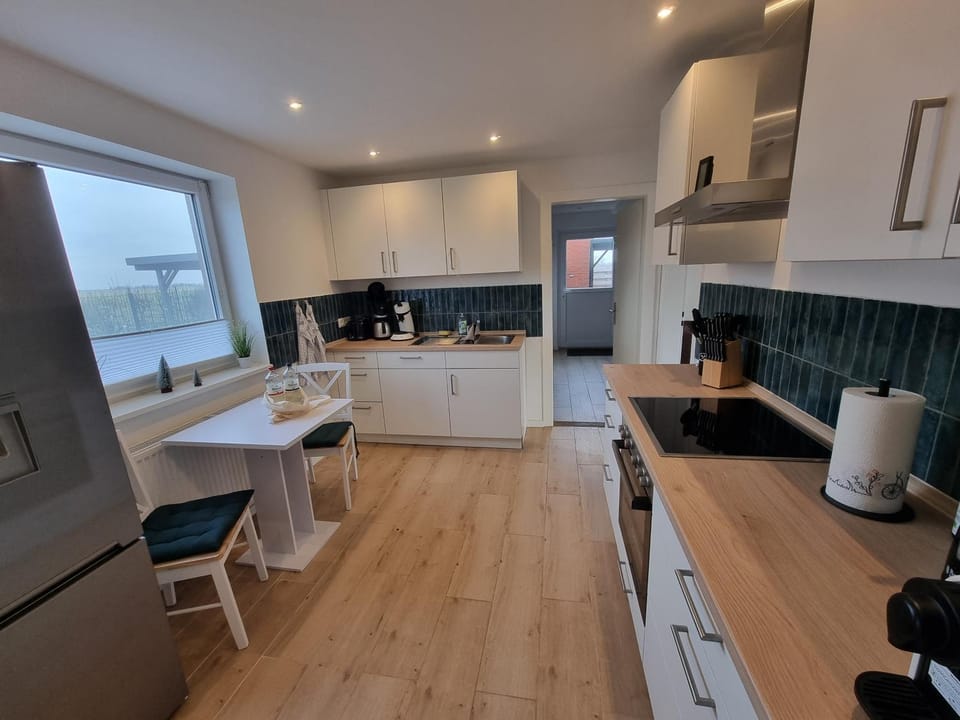 Kitchen or kitchenette, Dining area, dishwasher, oven, stove, toaster