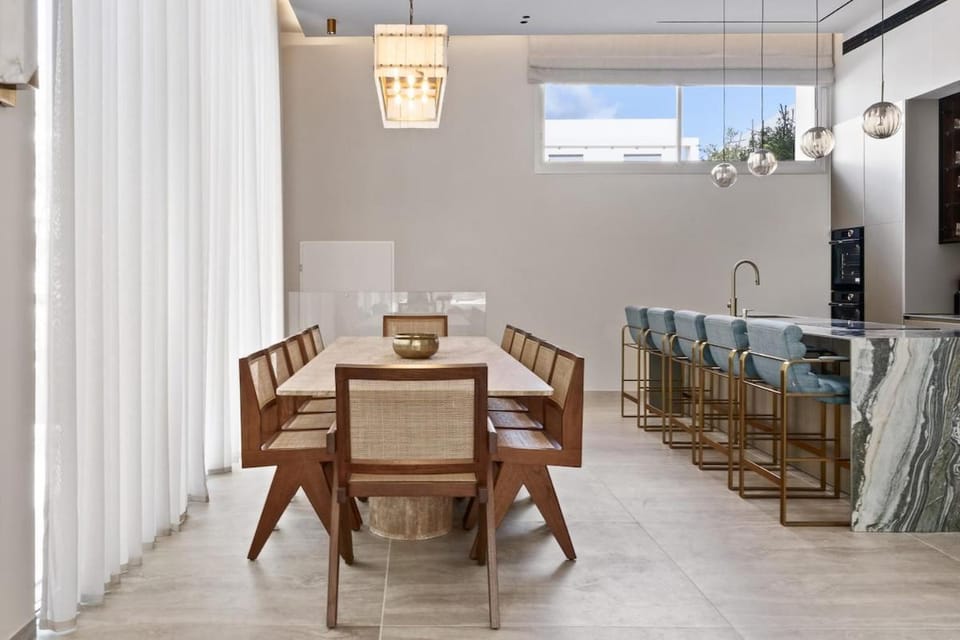 Top Luxury Villa with Pool - 7BR Apartment in Herzliya