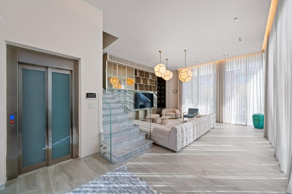 Top Luxury Villa with Pool - 7BR Apartment in Herzliya