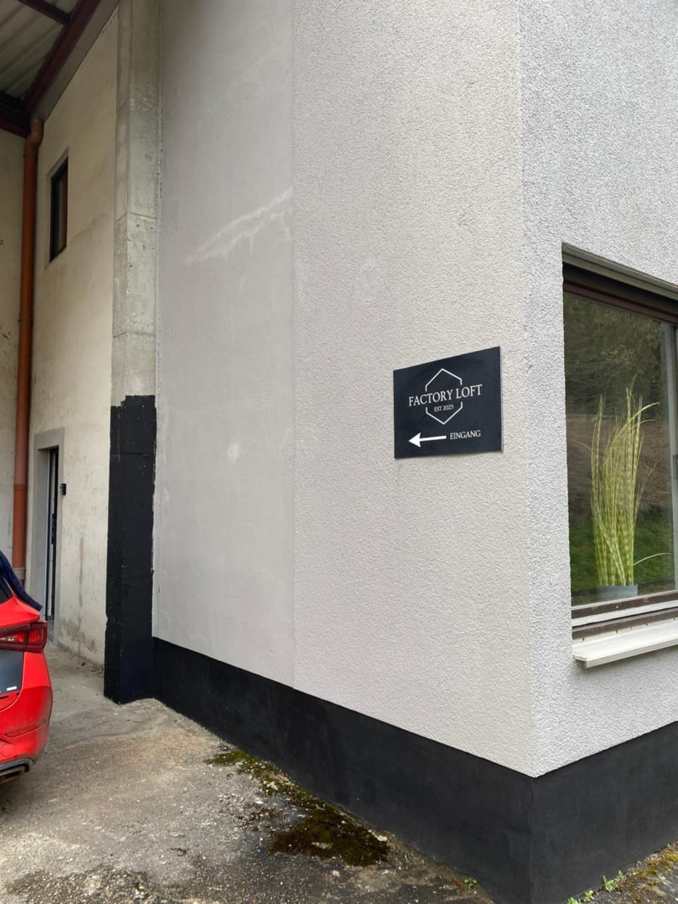 Facade/entrance