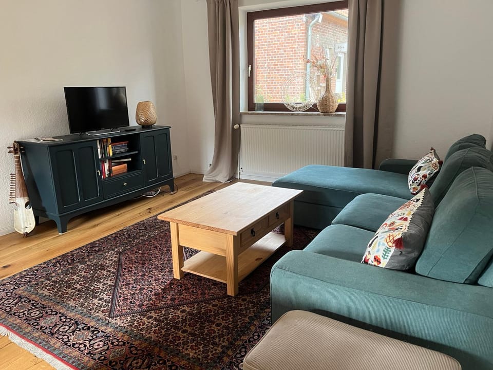 Communal lounge/ TV room, TV and multimedia, Living room, Evening entertainment