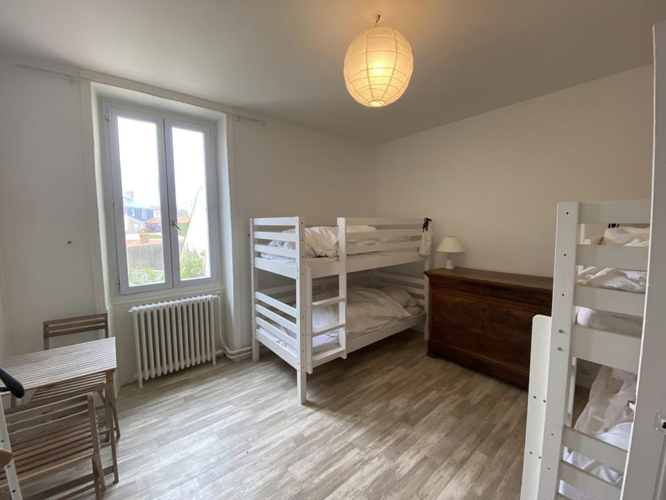 Bedroom, bunk bed