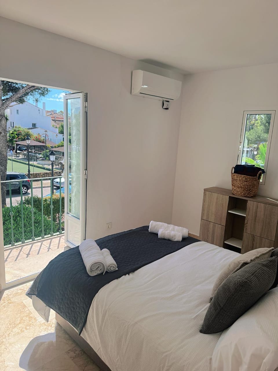 Bed, View (from property/room), Balcony/Terrace, Bedroom, towels, air conditioner
