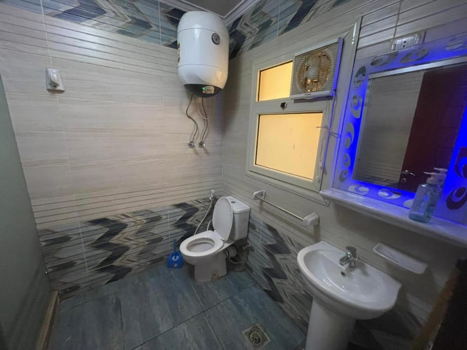 شقه في شارع القدس المهندسين Apartment in Egypt